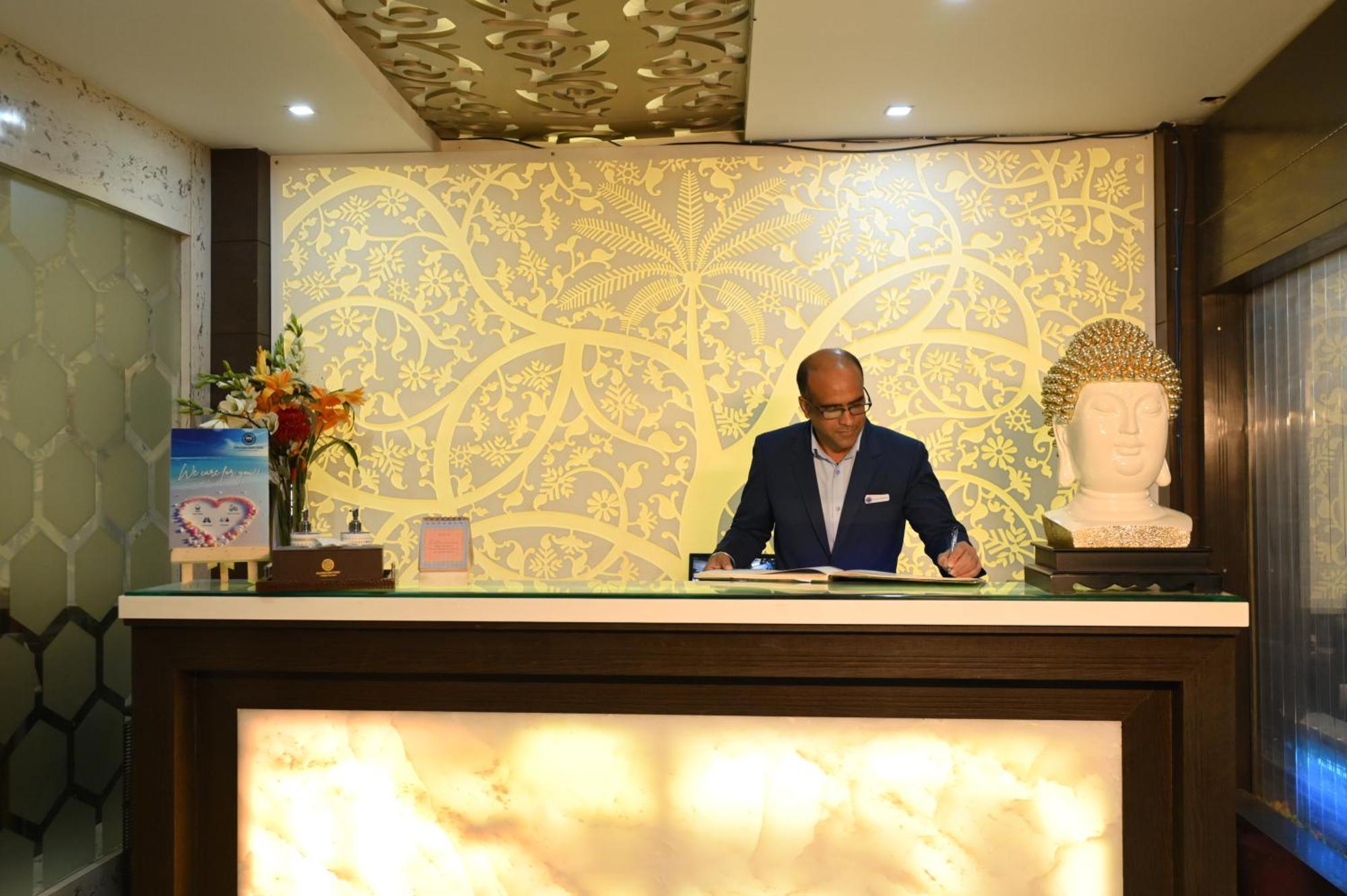 Hotel Dh Dharamshala Exterior photo